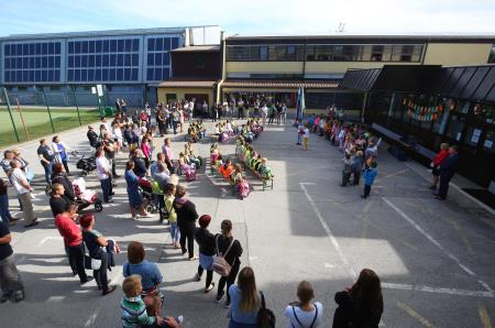 SPREJEM PRVOŠOLČKOV CERKNICA 08 FOTO LJUBO VUKELIČ